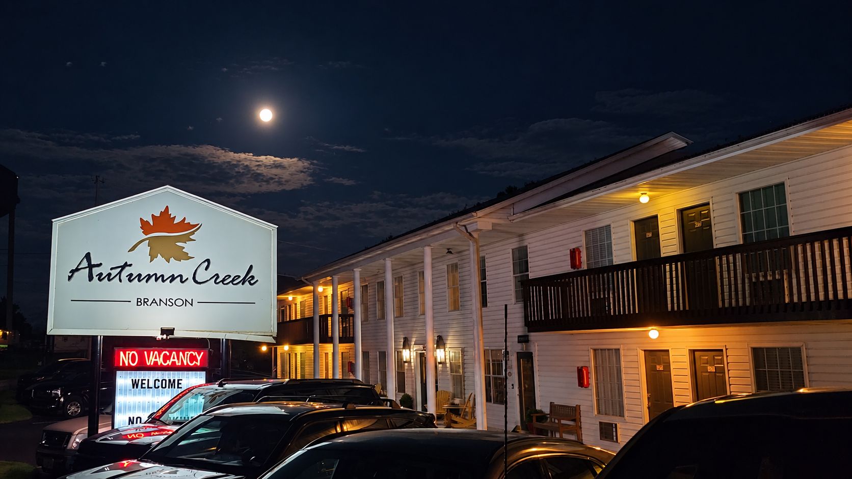 Autumn Creek Branson welcoming guests after dark