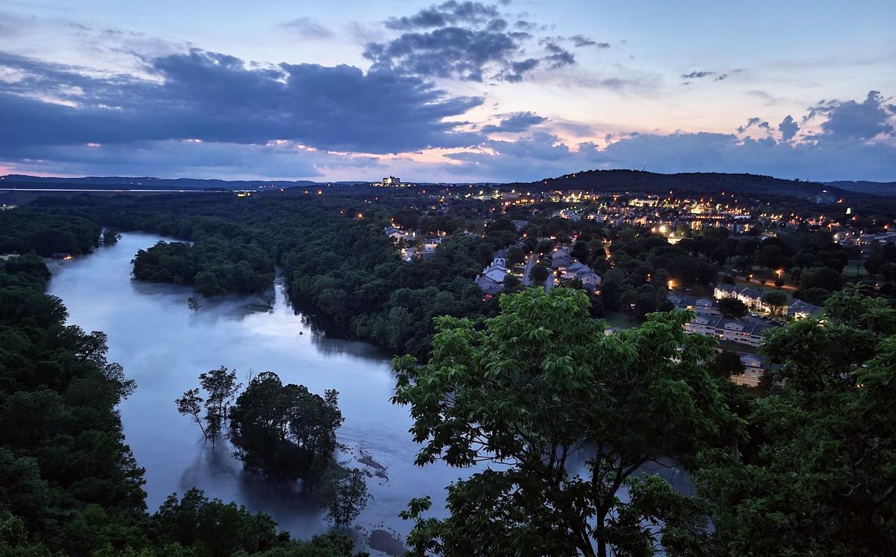 A scenic drive through the Ozarks near Branson Missouri
